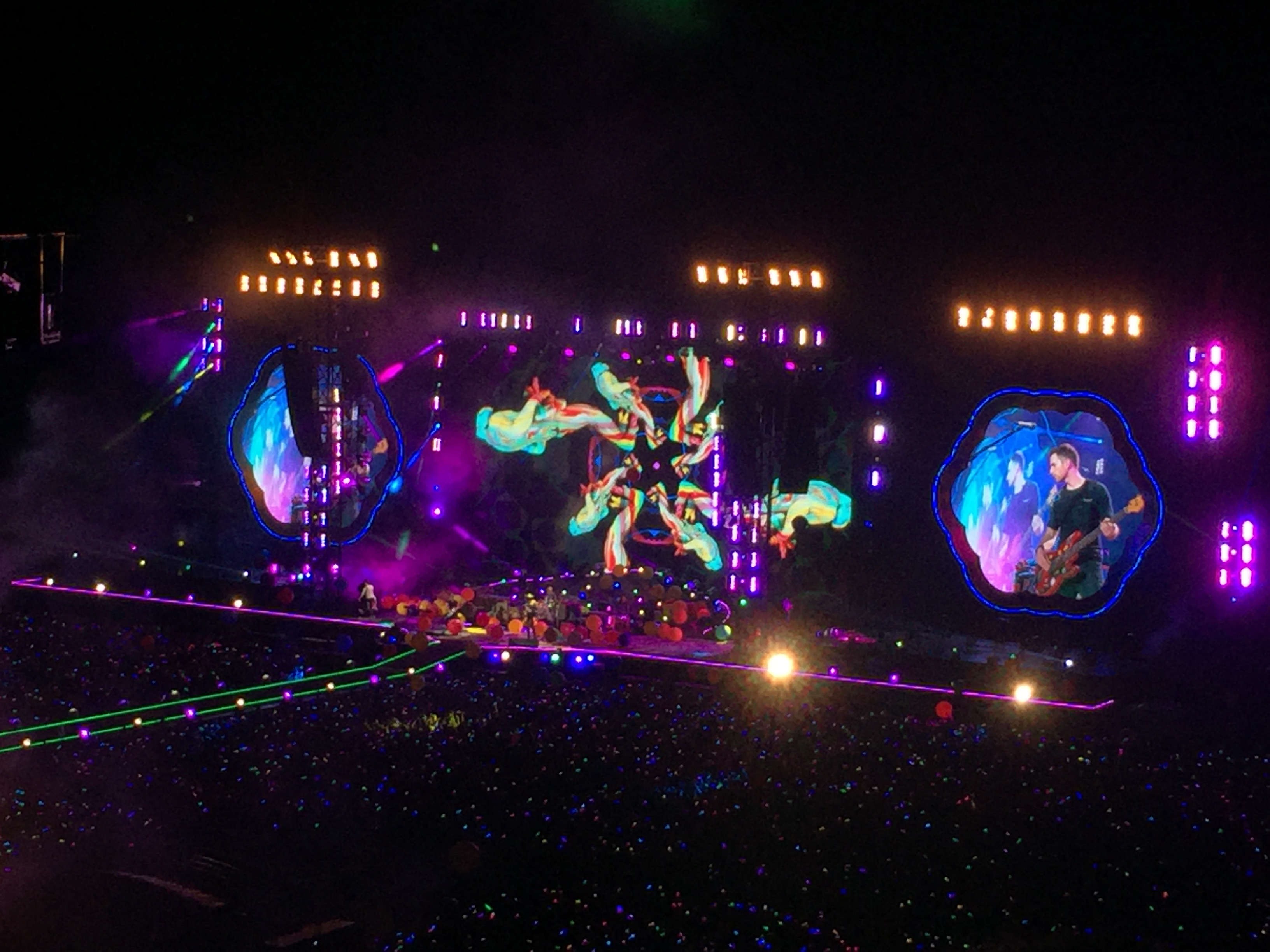 สิ้นสุด 14 ปีที่รอคอย Coldplay : A Head Full of Dreams Tour Live in Bangkok