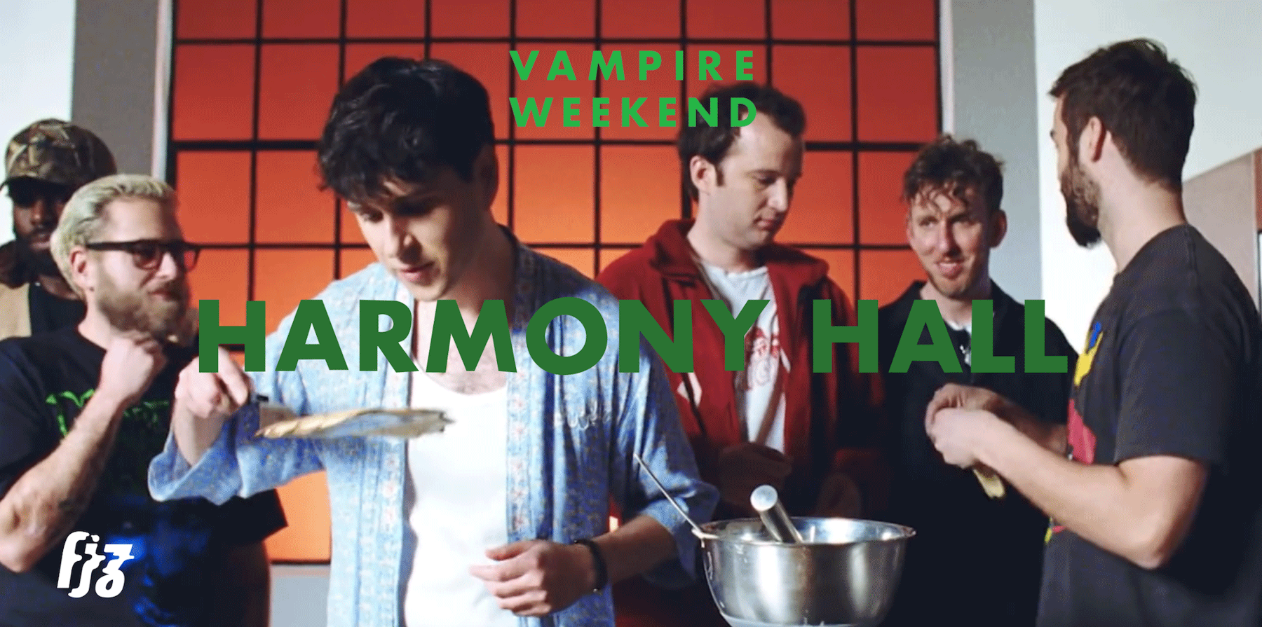 ทำแพนเค้กไปกับน้องงูเขียวใน MV เพลง Harmony Hall จาก Vampire Weekend