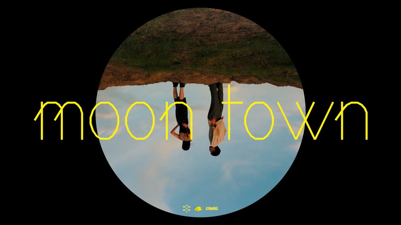 ปรากฏการณ์การโคจรของดวงจันทร์ – Moontown จากศิลปิน tie a tie